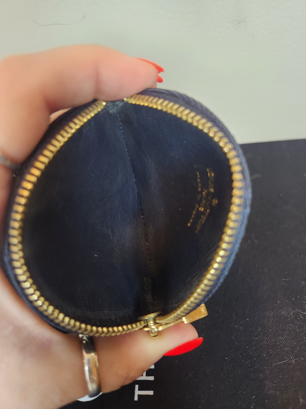 Louis Vuitton Round Coin Pouch in Denim Monogram - Picture 6 of 7